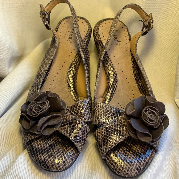 NWOT  SoftSports snake scales pattern w/flower - Picture 1 of 15